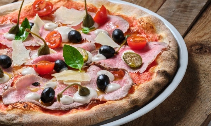 La pizza Vitello Tonnato es una de las apuestas de ‘Confusione’. Foto: Facebook ‘Confusione’