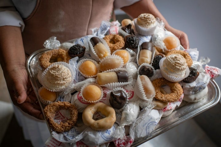  Monasterio Comendadoras de SantiagoSor María Auxiliadora)Mantecados, alfajores, roscos, anguila de mazapán para pinta