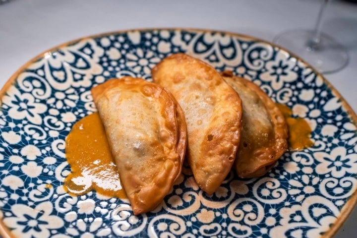 Restaurante La Galería-Empanadillas de cabrito en caldereta