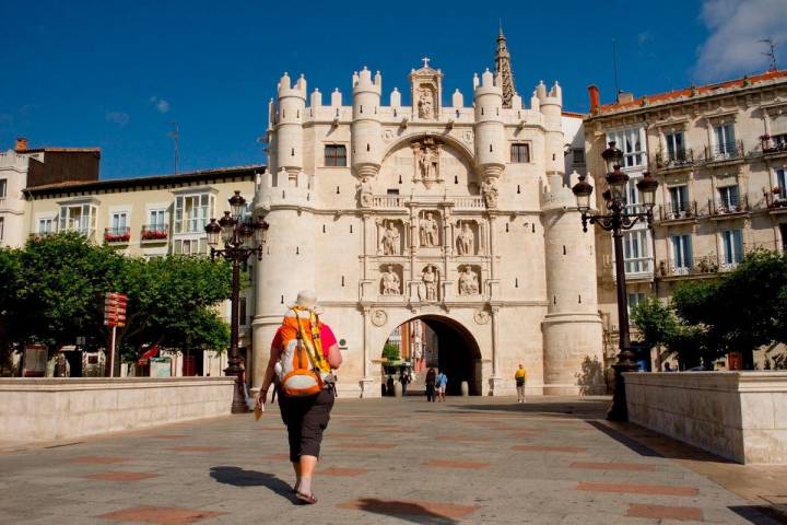 El Arco de Santa María da la bienvenida a Burgos. Foto: Shutterstock