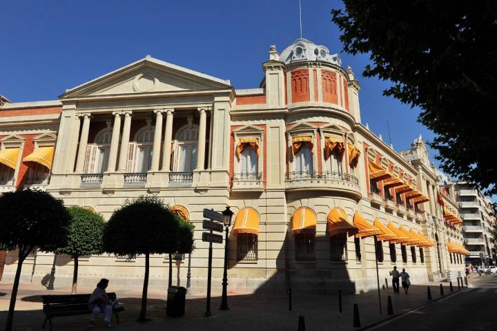 El Palacio de la Diputación es el edificio civil más representativo de la ciudad. Foto: Shutterstock.