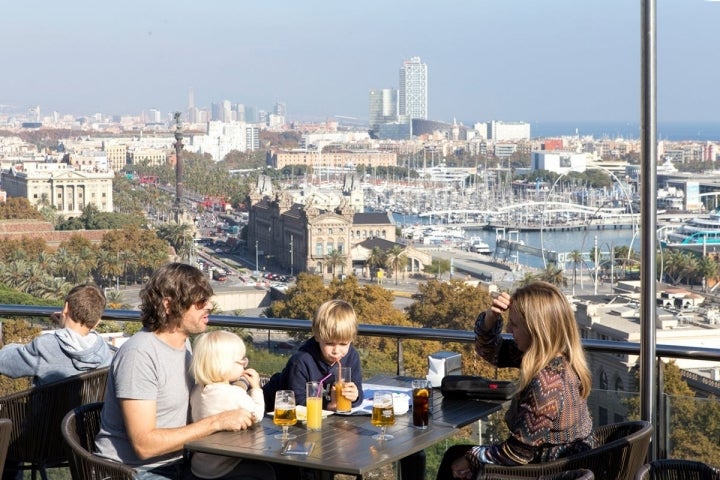 Para rememorar el paseo, nada mejor que tomarse algo en una terraza con más vistas a la ciudad.