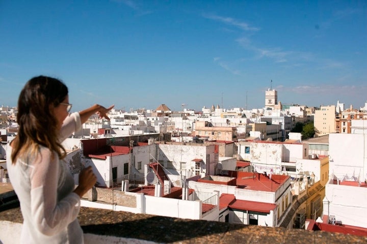 El ático del Puerto: Rebeca nos enseña las vistas panorámicas desde la azotea del ático del Puerto. Foto: Juan Carlos Toro