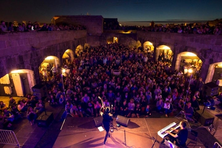 El Castillo de San Antón es uno de los escenarios tradicionales del Festival del Noroeste. Foto: Facebook Festival Noroeste.