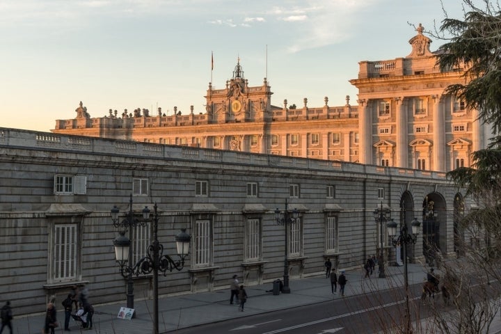 El Palacio Real es uno de los atractivos turísticos ineludibles si vas a pasar un fin de semana en la capital. Foto: Shutterstock