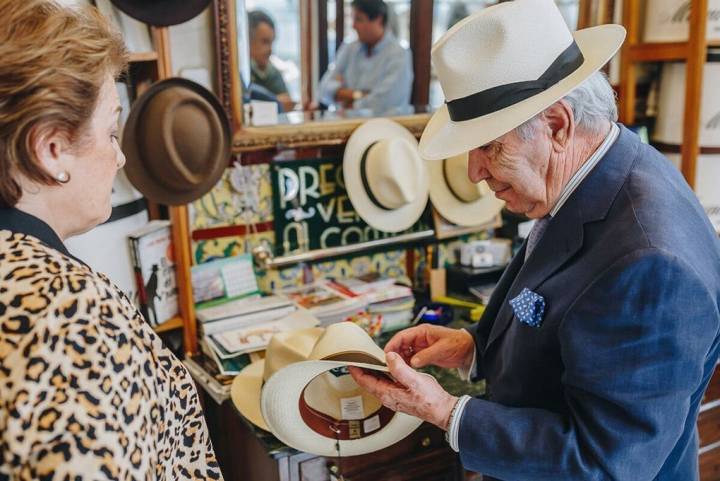 La sombrerería Maquedano es la única tienda de este tipo en Sevilla y tiene más de un siglo de historia. Foto: Javier Sierra