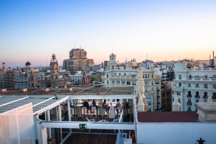 Azotea 'El Mirador del Ateneo': terraza con las vistas de Valencia