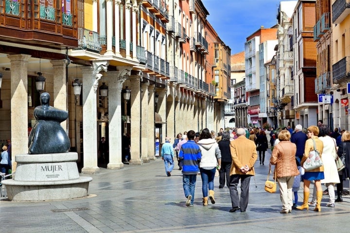 Un paseo por la calle Mayor de Palencia. Foto: Palencia Turismo.