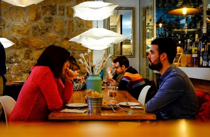 Después de todo el día de aquí para allá, siempre viene bien coger fuerzas. Foto: Félix Corchado