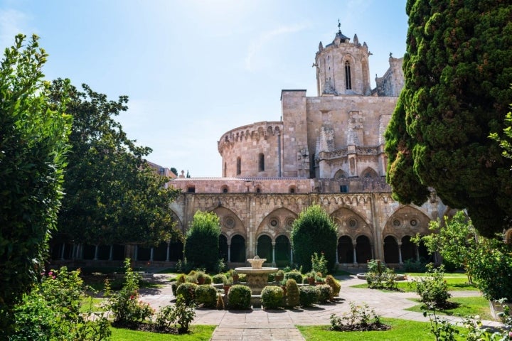 Claustro de la Catedral de Santa María en la parte alta de tarragona