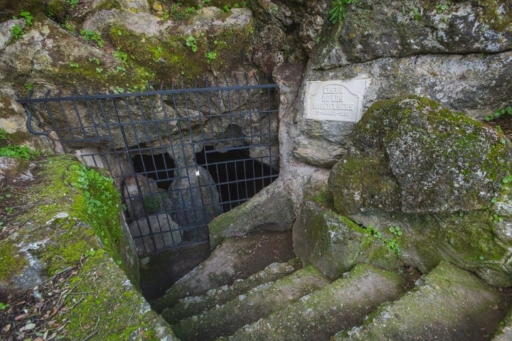 La Cueva de los Murciélagos se puede visitar, pero ¡ojo! sin tu perro.
