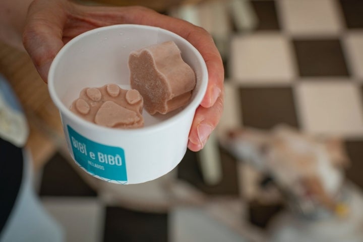 Tarrina con dos huellas heladas en Bibì e Bobò