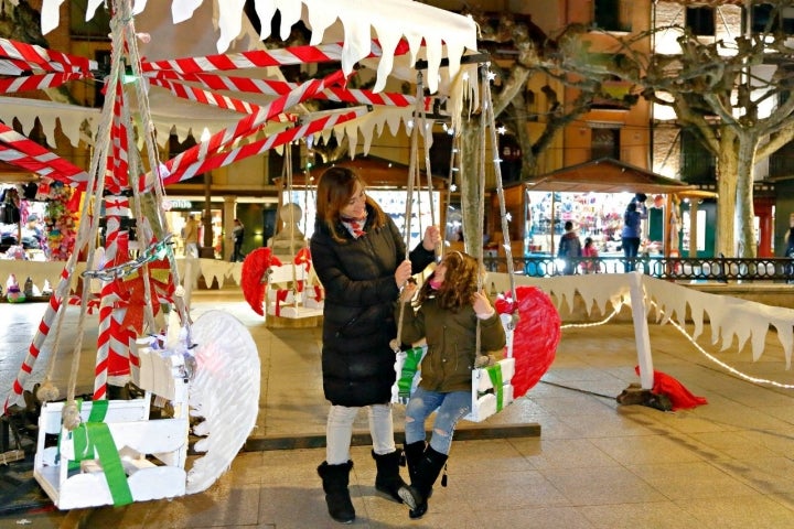 Además del mercadillo, en la plaza hay varias atracciones para los más pequeños.