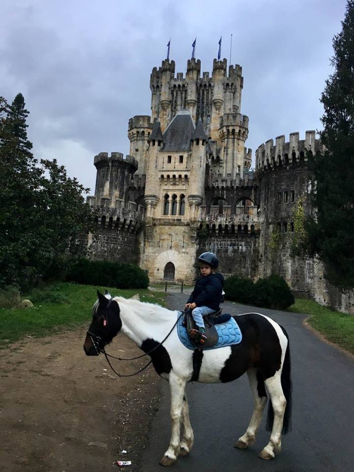 El castillo de Butrón, sacado de un cuento de fantasía. Foto: Beatriz Vigil.