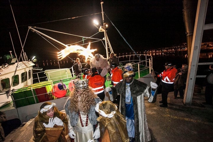 La llegada al muelle no siempre es fácil. En la imagen, Melchor es el último en desembarcar. Foto: José García Pérez.