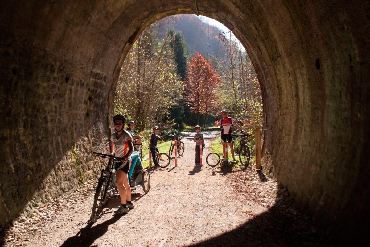 Cinco rutas para pedalear sobre la hojarasca