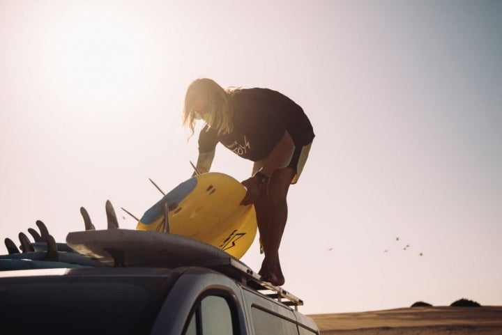 Surf con niños en Fuerteventura: David, el monitor