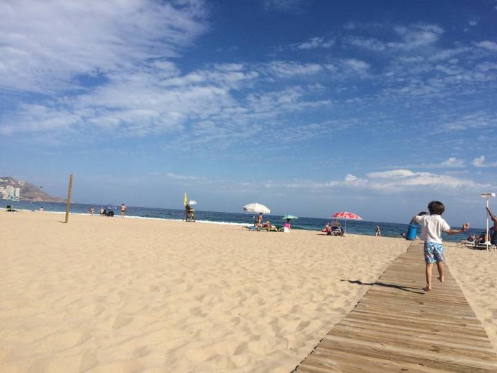 La Playa de Poniente, perfecta para familias. Foto: Johanna Saldón.