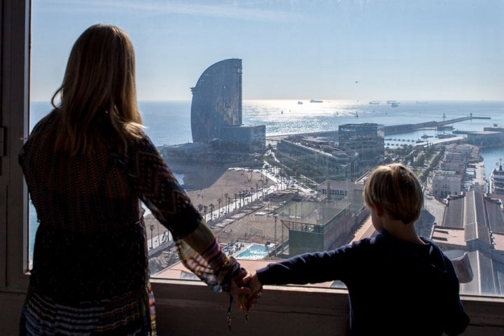 Desde la Torre de San Sebastián también se puede ver el Hotel W.