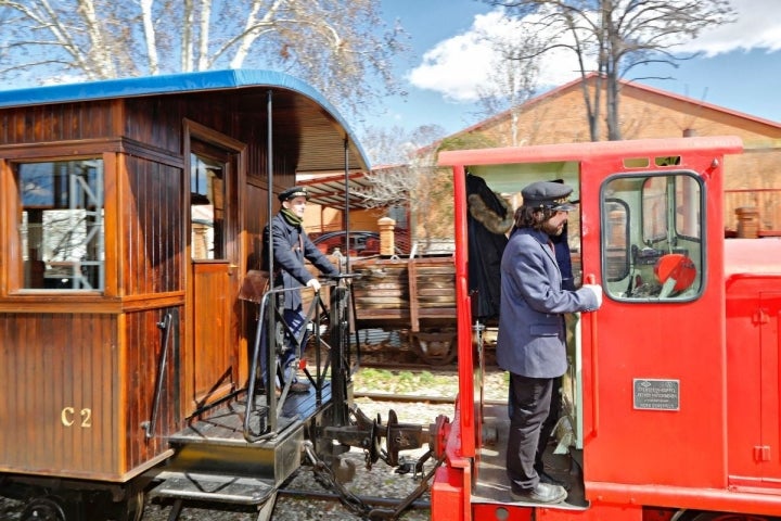 El tren de Arganda va despacio, sin prisas.