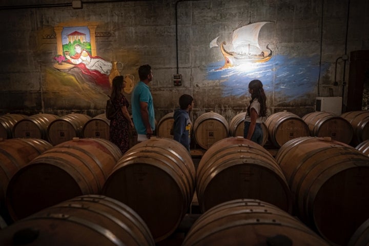 El Vendrell 29/04/23 Visita guiada a la bodega Avgvstvs Forvm. Así como también comida en el espacio gastronomico.AUTOR: MANU MITRU