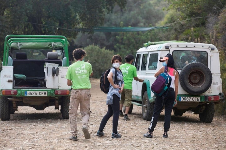 trabajadores de la ecoreserva de ojen