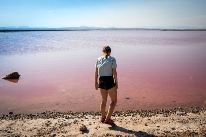 La Laguna rosa es uno de los fenómenos naturales que más asombra a los visitantes.