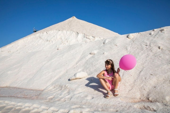 Este verano, las Salinas cumplen su primer aniversario abiertas al público. Y lo han querido celebrar con globos.