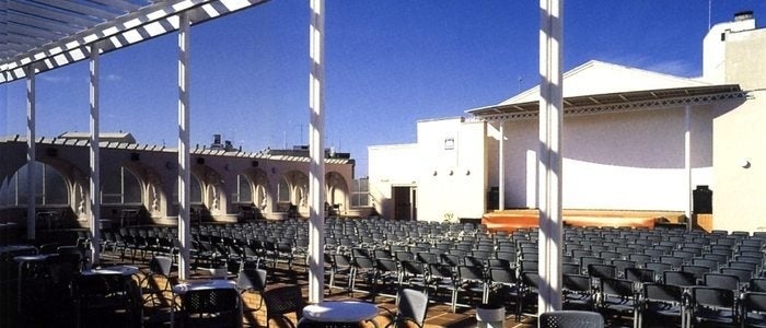 Terraza del Teatro López de Ayala. / Cedida por: Teatro López de Ayala.