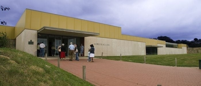 Entrada al museo de la cueva de Altamira. Foto: Ministerio de Educación, Cultura y Deporte de España.