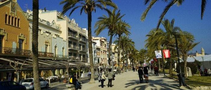 En el paseo marítimo de Sitges está el primer chiringuito de España.