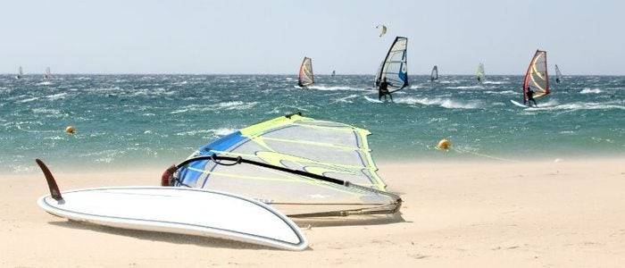 Windsurf, otro de los deportes más practicados en Tarifa.