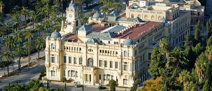 Ayuntamiento de Málaga y sus jardines.