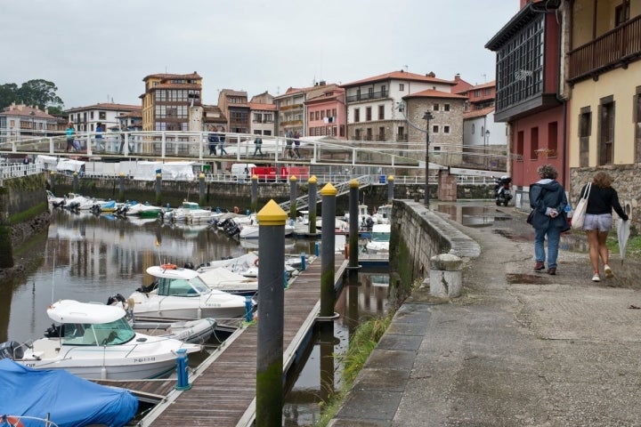 Llanes merece una parada para comer y comprar. Foto: Sofía Moro.