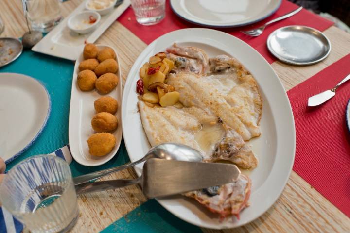 La comida de 'El Bálamu' nos deja el mejor sabor del mar. Foto: Sofía Moro.