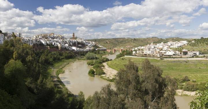 El Guadalquivir a su paso por Montoro. Foto: Shutterstock.com.