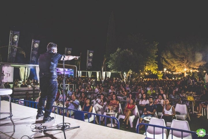 Durante un espectáculo, en la costa. Foto: cedida