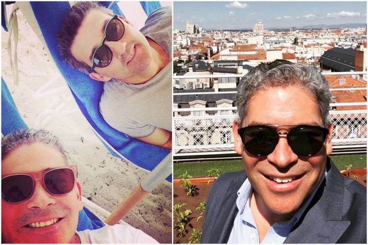 Boris Izaguirre con su marido en unas tumbonas de la playa y en la terraza del hotel Wellington de Madrid. Fotos: Instagram.