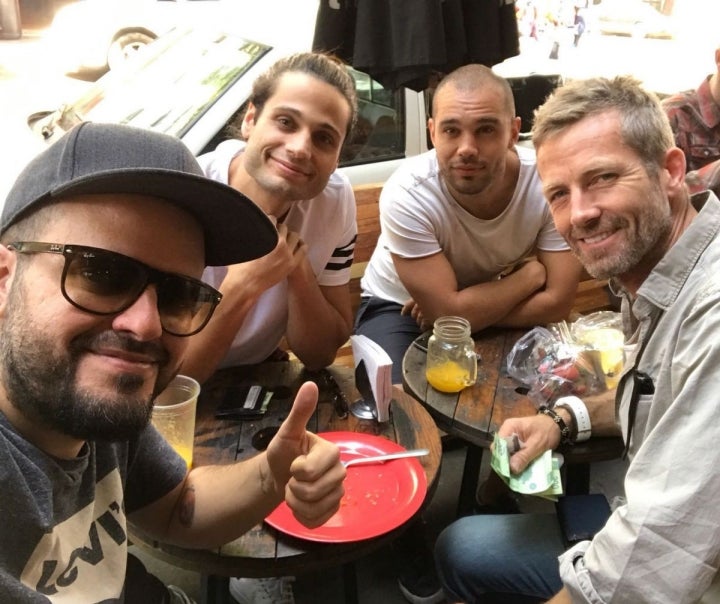 De cañas con buenos amigos. Foto: Instagram