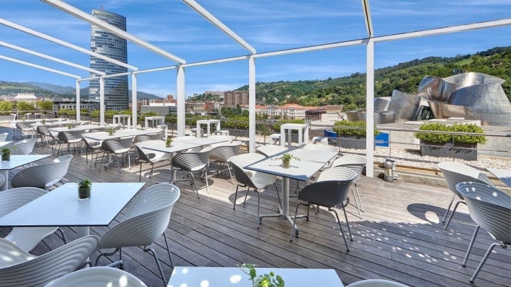 No puede haber mejores vistas para un desayuno en la ciudad. Foto: Gran Hotel Domine.