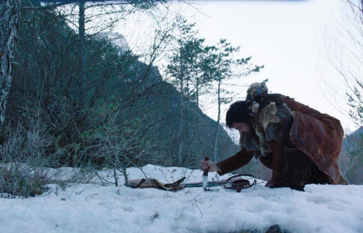 Una escena donde el personaje de 'Bajo la piel del lobo' se ve bien abrigado, "por suerte", nos comentaba el actor.