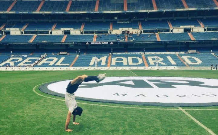 Madridista hasta la médula, sus redes sociales están plagadas de fotos mostrando su gran afición. Foto: Miguel Ángel Muñoz.