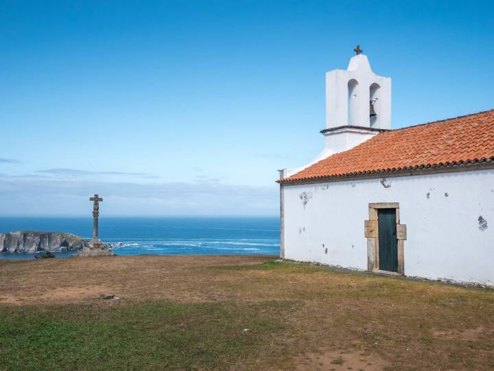 La ermita de San Antonio de Corveiro, en Cedeira. Foto: Shutterstock.