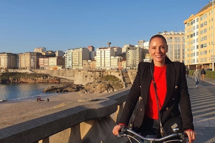 Paula Vázquez en bici