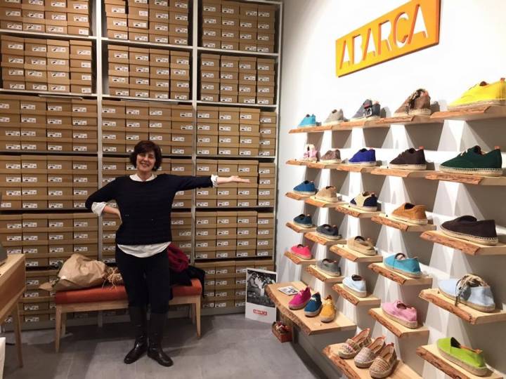 Zapatos artesanos hechos en España. Foto: Abarca Shoes Facebook.