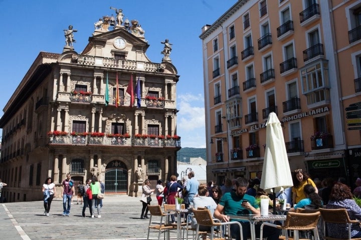 Una parada en la plaza del Castillo.