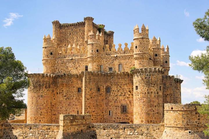 El imponente Castillo de Guadamur, en Toledo