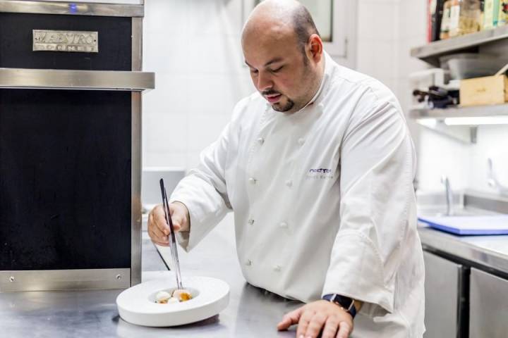 Además de ser el chef, Esteve protagoniza las redes de 'Nectarí'. Foto: Instagram 'Nectarí'.