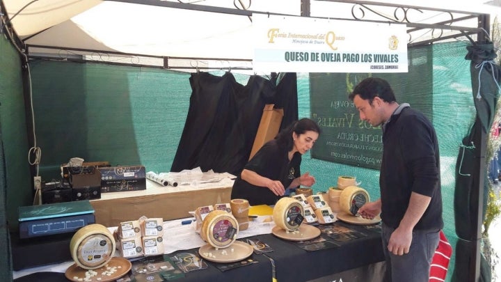 Puesto en la Feria Internacional del Queso de Hinojosa del Duero.