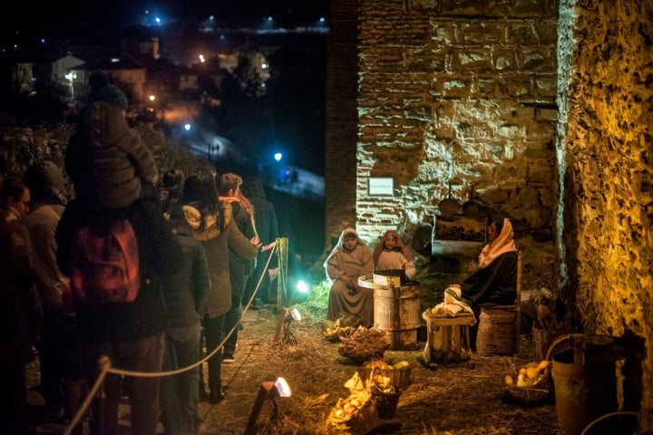 El entorno de Buitrago del Lozoya convierte su belén viviente en toda una experiencia.